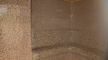 Sauna, hammam, soins d'aromathérapie, massages des tissus profonds