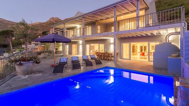 Outdoor pool - The Hillcrest (Cape Town)