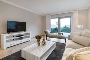 The Hillcrest | Living room - The Hillcrest (Cape Town)