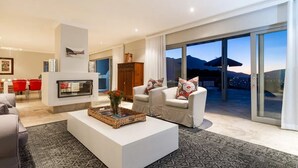 The Hillcrest | Living room - The Hillcrest (Cape Town)