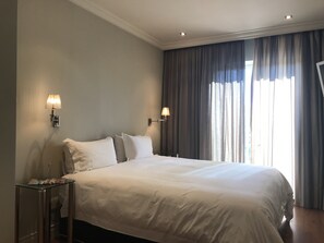 2 bedrooms, blackout drapes, iron/ironing board, free WiFi - Cape Royale (Cape Town)