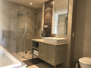 2 Bedroom Apartment | Bathroom | Bathrobes, towels - Cape Royale (Cape Town)