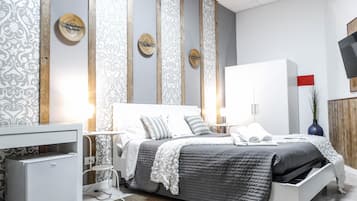 Double Room | Minibar, in-room safe, desk, soundproofing