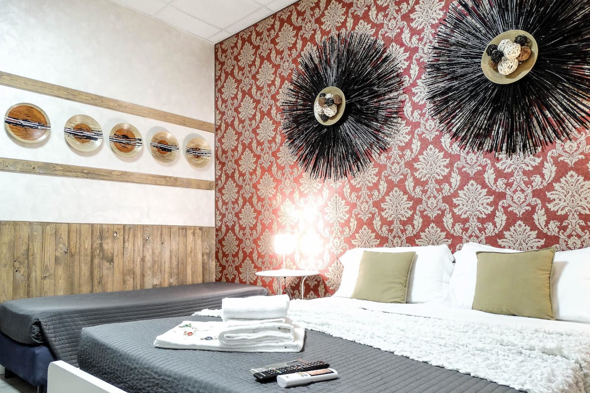 Quadruple Room | Minibar, in-room safe, desk, soundproofing