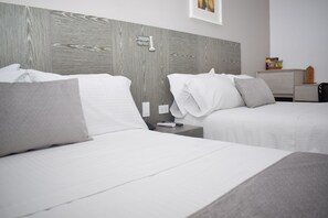 Minibar, värdeförvaringsskåp på rummet, skrivbord och gratis wi-fi