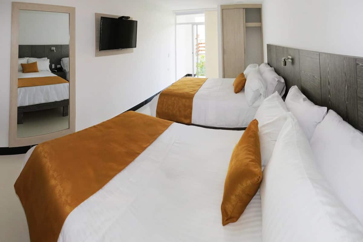 Standard Twin Room | 1 bedroom, minibar, in-room safe, desk