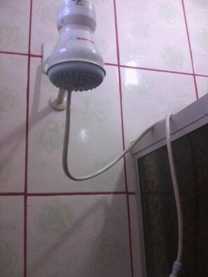 Shared Dormitory, Mixed Dorm, 4 camas (com ar) | Douche de la salle de bain