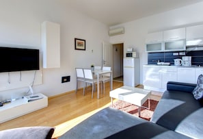 Deluxe Apartment, 1 Bedroom, Balcony, Sea View | Private kitchen - Villa Katarina 2nd Floor Apartments (Dubrovnik)
