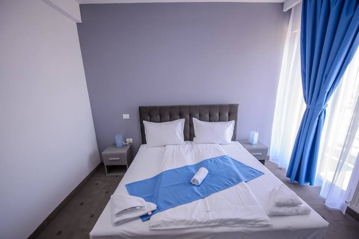 Tweepersoonskamer, balkon | Een minibar, geluiddichte muren, gratis babybedden, extra bedden