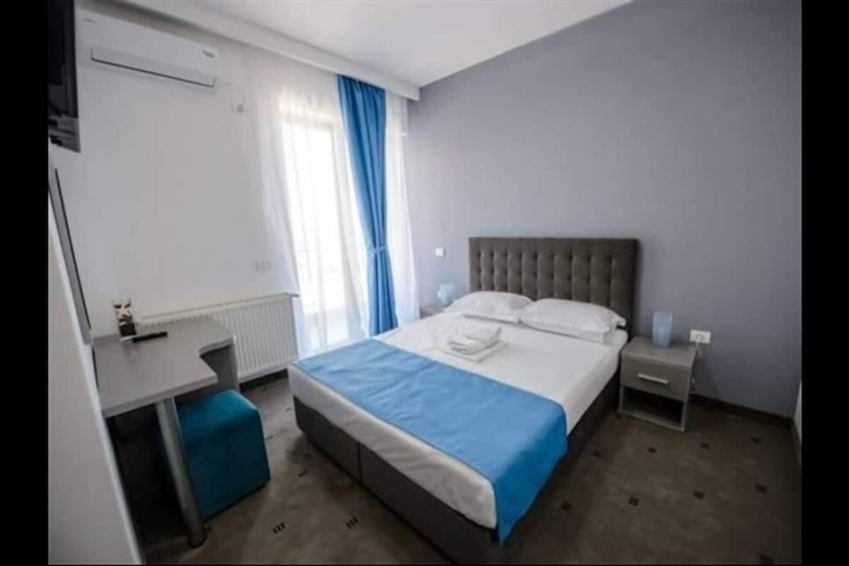 Een minibar, geluiddichte muren, gratis babybedden, extra bedden