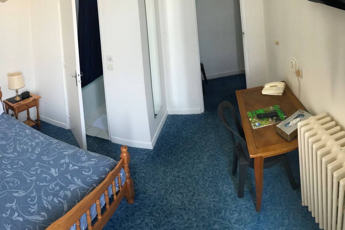 Double Room, Bathtub