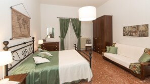 2 bedrooms, individually decorated, individually furnished, desk - Rental In Rome Milazzo (Rome)