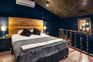 Hypo-allergenic bedding, individually furnished, laptop workspace - The Clock Hostel And Suites (Cartagena)