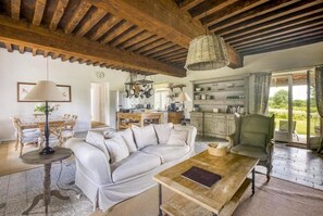 Living room - Château de Villette (Poil)