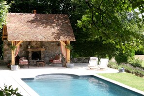Seasonal outdoor pool, open 2:30 PM to noon, sun loungers - Château de Villette (Poil)