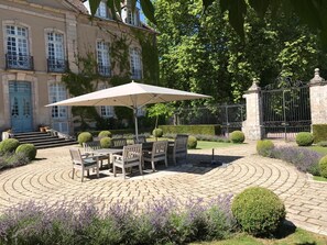 Balcony - Château de Villette (Poil)