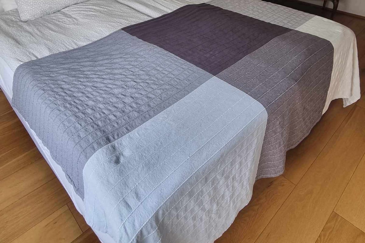 Blackout curtains, free WiFi