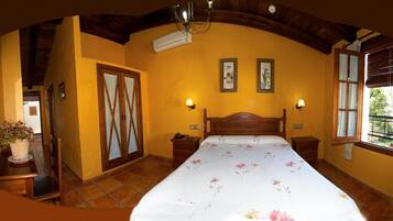 Tallelokero huoneessa, työpöytä, lisävuoteet, ilmainen Wi-Fi