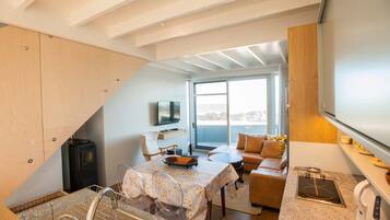 Low Tide | Stue | 40-tommers fladskærms-tv med premiumkanaler, smart-tv, pejs