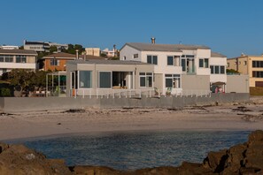 On the beach, beach towels - Bokkombaai (Cape Town)