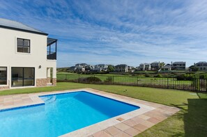 Outdoor pool - Fairway 15 Villa (Cape Town)
