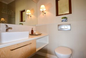 32 Whale Rock Gardens | Bathroom | Shower, towels - Thirty Two Whale Rock Gardens (Plettenberg Bay)