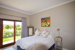 32 Whale Rock Gardens | 2 bedrooms, in-room safe, iron/ironing board, WiFi - Thirty Two Whale Rock Gardens (Plettenberg Bay)