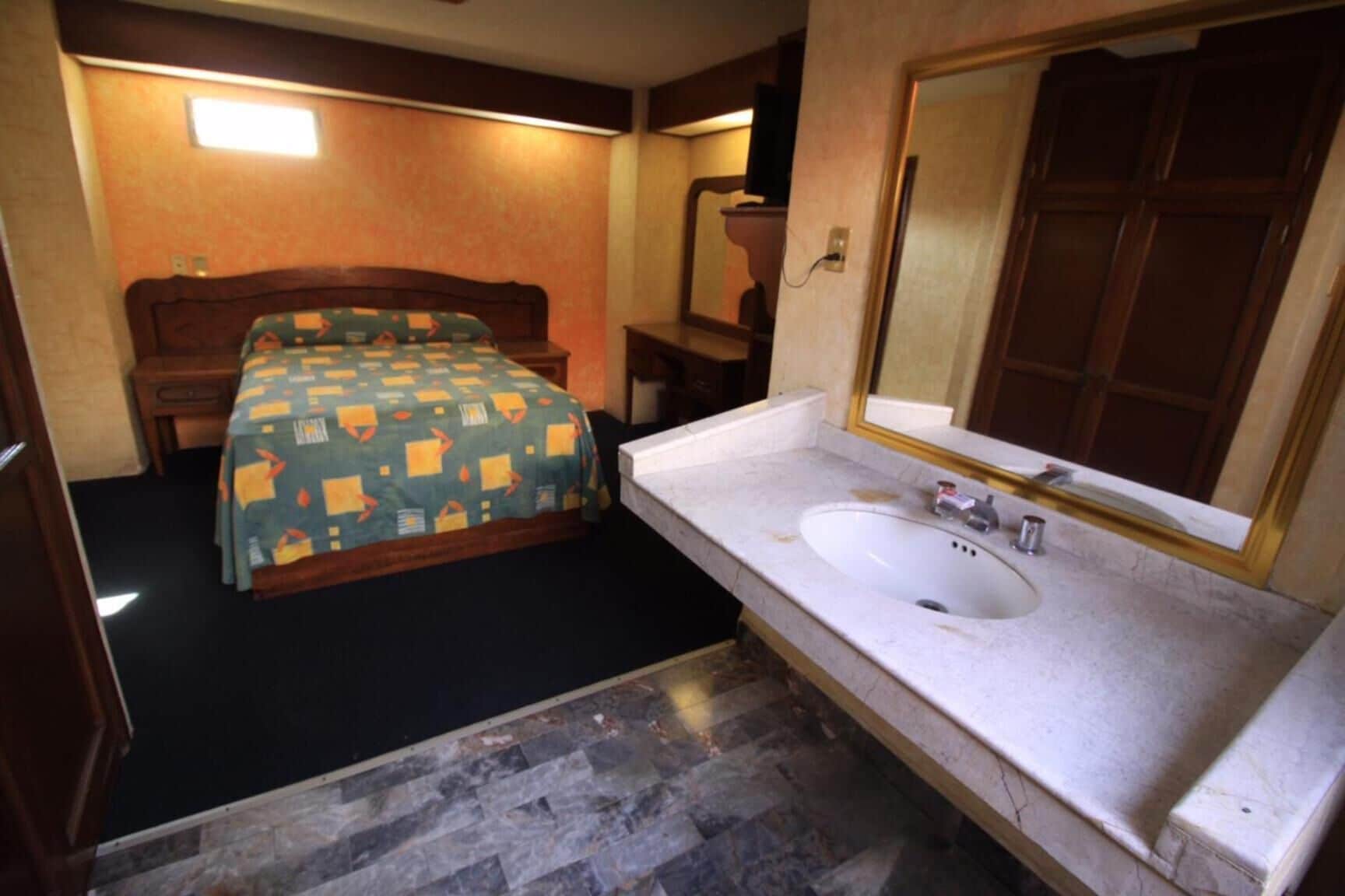 shower, free toiletries, towels