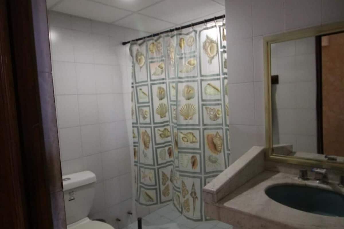 shower, free toiletries, towels