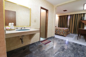 Room, 1 Katil Kelamin (Double) | Bilik Mandi | Pancuran mandi, kelengkapan dandanan diri percuma, tuala disediakan