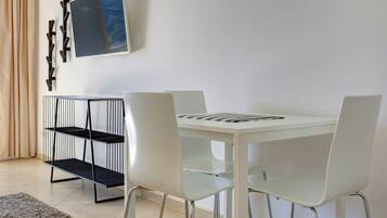 Studio, Balcony, Sea View | In-room dining