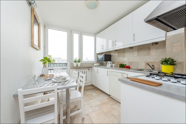 Appartement, 2 chambres (b) | Coin cuisine privé | Réfrigérateur, four, plaque de cuisson, bouilloire électrique