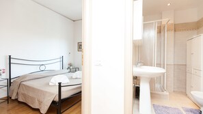 Apartment, 4 Bedrooms | 4 bedrooms, individually decorated, individually furnished, desk