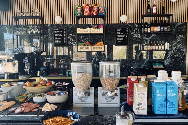 Daily buffet breakfast for a fee