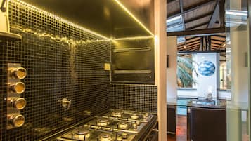 ๋์ฅ๊ณ , ์ ์๋ ์ธ์ง, ์ค๋ธ, ์ฟกํ