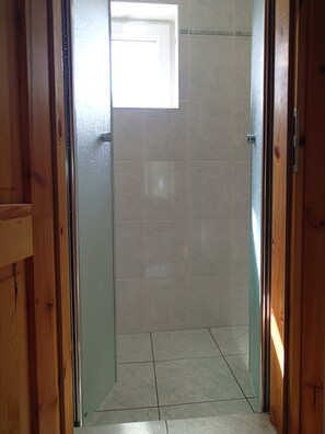 Chalet, 2 Bedrooms | Bathroom shower