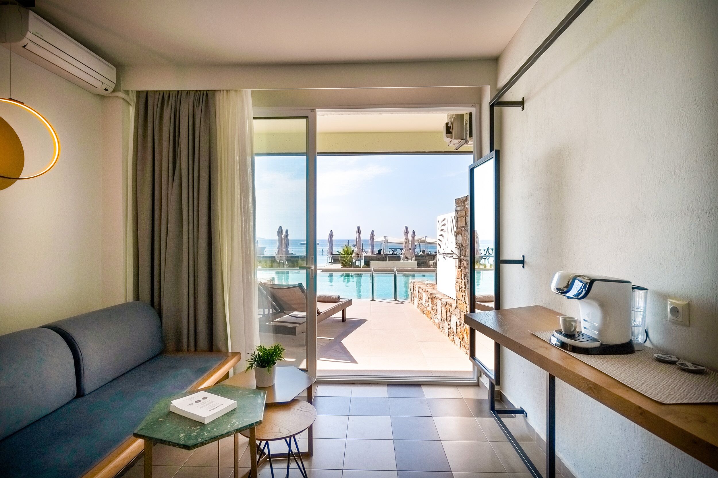 swim up suite with sharing pool | 1 bedroom, pillow-top beds, minibar, in-room safe