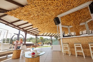 Poolside bar - Hotel Blue Dream Palace Tripiti Resort (Thasos)