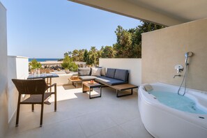 Senior suite, privézwembad | Terras