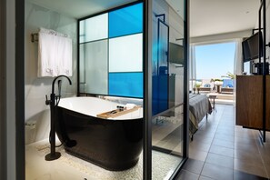 Deep soaking bathtub - Hotel Blue Dream Palace Tripiti Resort (Thasos)