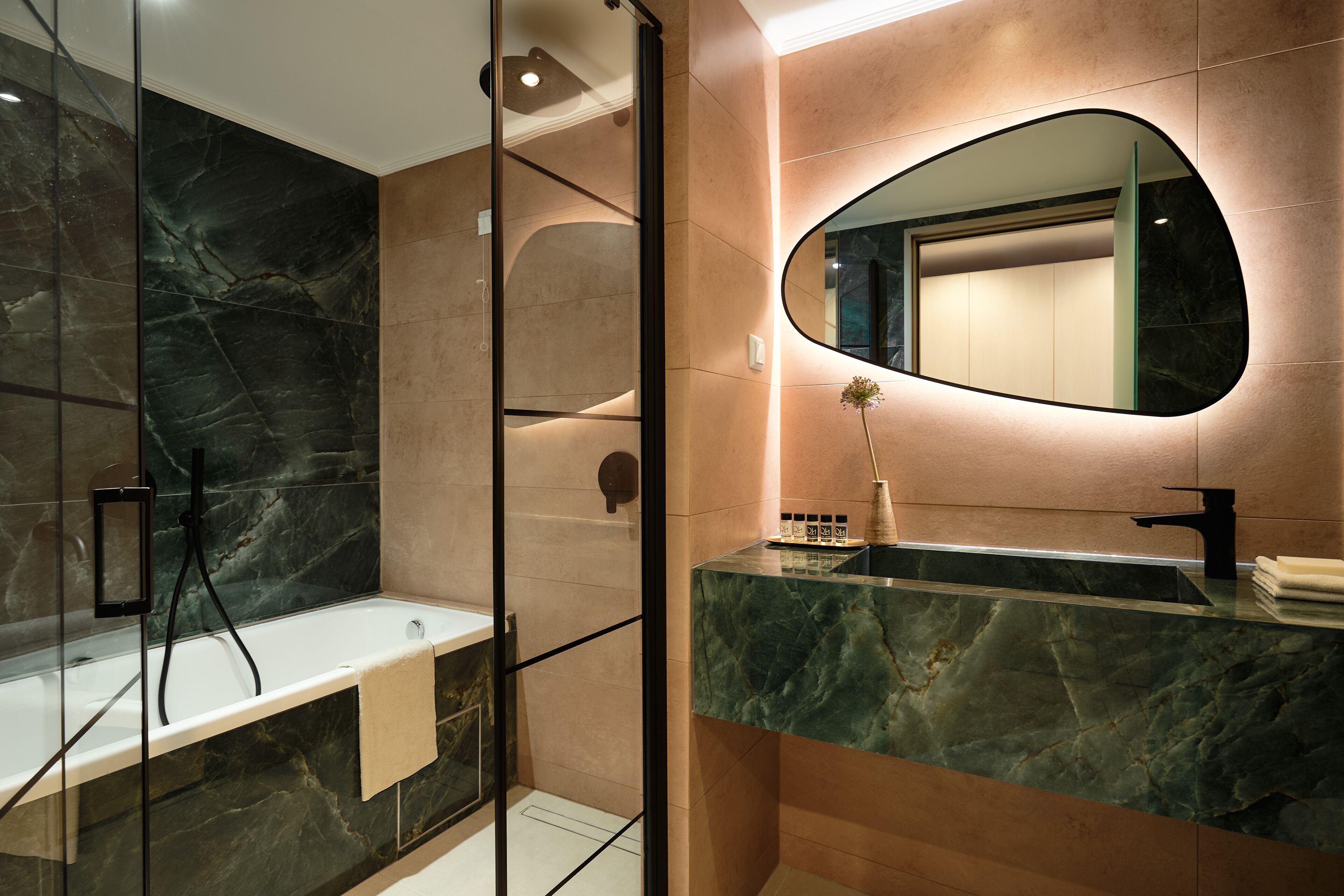 senior suite, private pool | bathroom | shower, rainfall showerhead, designer toiletries, hair dryer