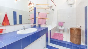 Apartment, 2 Bedrooms | Bathroom