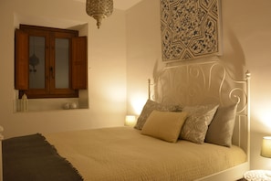 3 chambres, coffre-fort, fer et planche Ă repasser