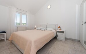 1 bedroom, travel crib, free WiFi, bed sheets - Beautiful apartment in Jezera with WiFi (Jezera)