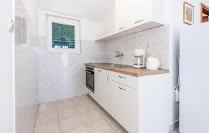 Frigorifero, piano cottura, macchina per tè/caffè