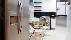 Private kitchen - LinkHouse Lovely & Classic 3BDR C1-0010 (Rio de Janeiro)