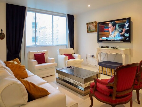 Apartment (C1-0010) | Living room | Flat-screen TV - LinkHouse Lovely & Classic 3BDR C1-0010 (Rio de Janeiro)