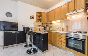 Kühlschrank, Mikrowelle, Herdplatte, Geschirrspüler