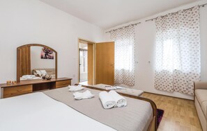 1 Schlafzimmer, Reisekinderbett, kostenloses WLAN, Bettwäsche
