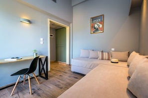 Family Suite (Family) | Living area | Flat-screen TV - Hotel Zoe (Thasos)